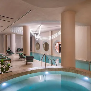 מלון Swissotel, טביליסי